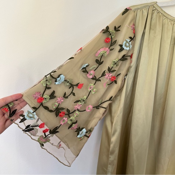 PODUR Garden Floral Embroidered Satin Modest Abaya Pale Green One Size 54” - Picture 4 of 8